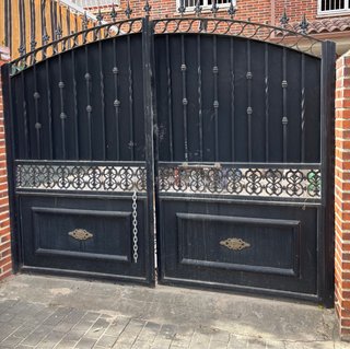 Puerta de garaje de hierro macizo