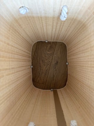 Plancha de ropa + cubo para la ropa