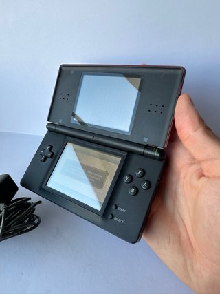 Nintendo DS Lite Rosso + Caricabatterie e Stilo