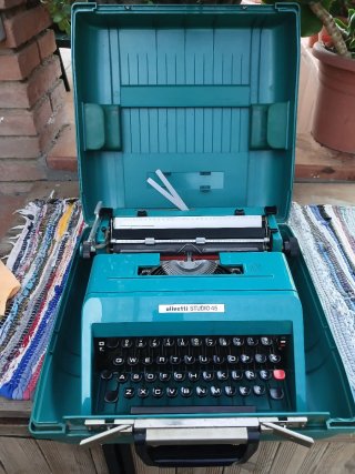 Máquina de escribir Olivetti Studio 45