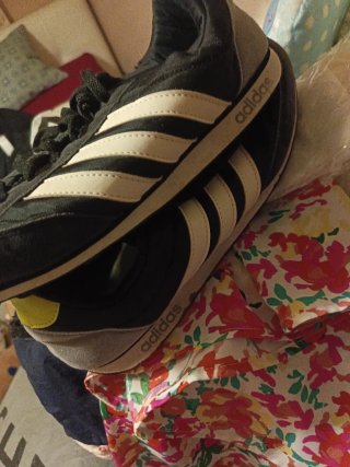 Zapatillas Adidas Negras y Grises