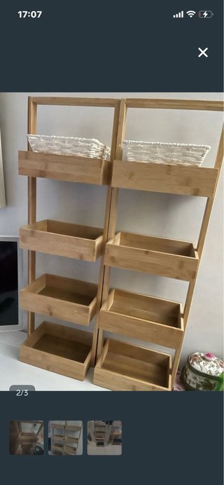 Mesa de madera marrón