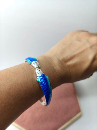 Pulsera Plata Peces Enfrentados Azul