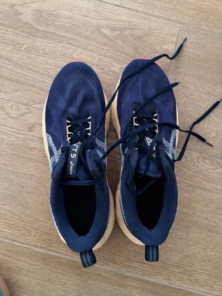 Asics Novablast 5 - Estado espectacular. Suela top