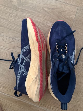 Asics Novablast 5 - Estado espectacular. Suela top
