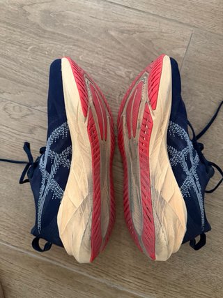 Asics Novablast 5 - Estado espectacular. Suela top