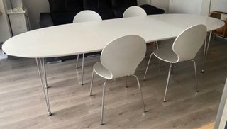 Mesa ovalada extensible y 4 sillas