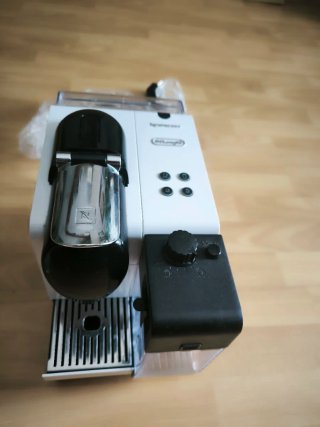 Cafetera Nespresso Lattissima Blanca