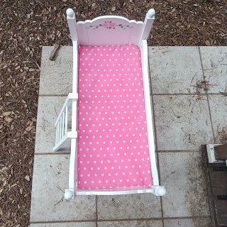 Literas para muñecas con estampado rosa