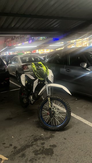 MOTO ENDURO SHERCO CITY CORP SOLO CAMBIO POR 4X4