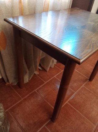 Mesa antigua de cocina de madera
