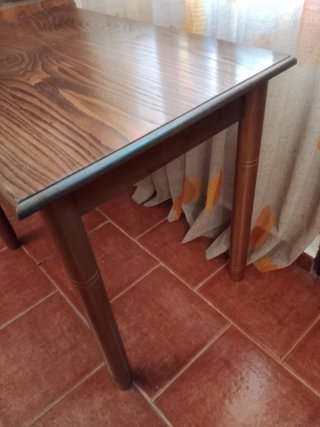 Mesa antigua de cocina de madera