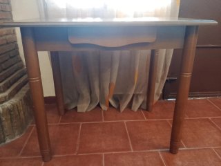 Mesa antigua de cocina de madera