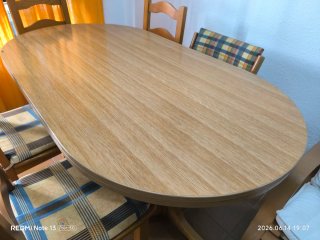 Mesa comedor extensible a 244cm. y 4 sillas.