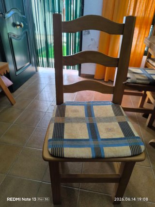 Mesa comedor extensible a 244cm. y 4 sillas.