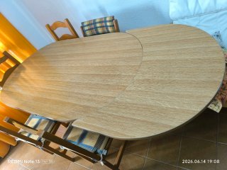 Mesa comedor extensible a 244cm. y 4 sillas.