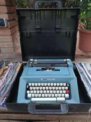 Máquina de escribir Olivetti Studio 46 Azul
