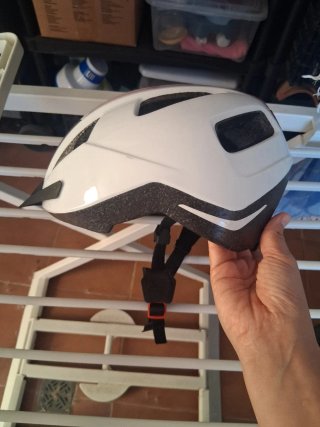 Casco de bicicleta blanco y rosa
