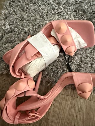 Sandalias Zara Tacón Rosa Tachuelas