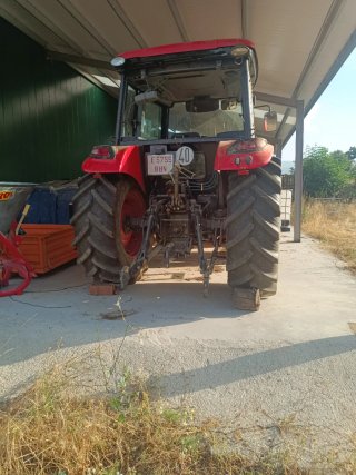 Tractor Branson K7 con pala