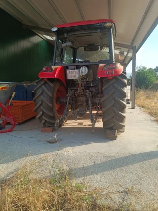 Tractor Branson K7 con pala