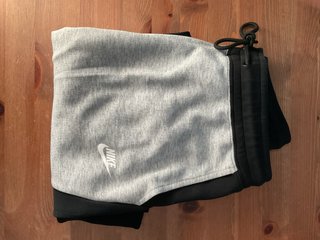 Pantalón de chándal Nike gris y negro