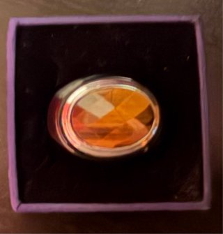 Anillo Negro y Dorado con Piedra