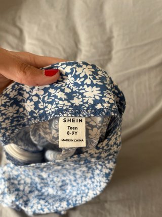 Falda floral azul y blanca para niñas