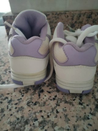 Zapatillas deportivas nuevas niña