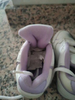 Zapatillas deportivas nuevas niña