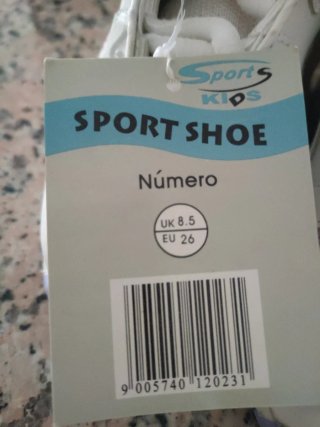 Zapatillas deportivas nuevas niña