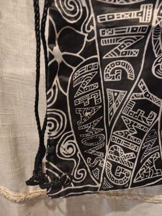 Bolsa de cordón negra tribal étnica estampado