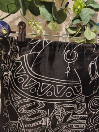 Bolsa de cordón negra tribal étnica estampado