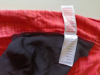 Pantaloncini rossi con zip laterali