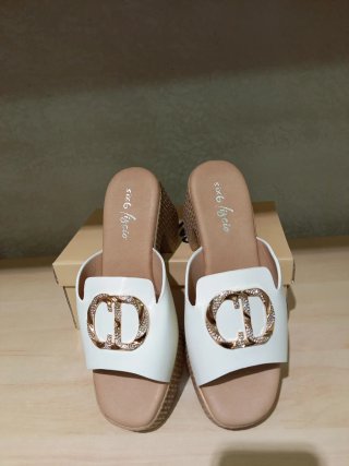 Sandali donna bianche con fibbia oro Tg 38