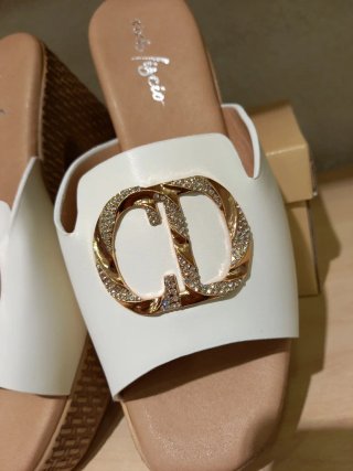Sandali donna bianche con fibbia oro Tg 38
