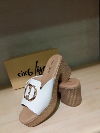 Sandali donna bianche con fibbia oro Tg 38