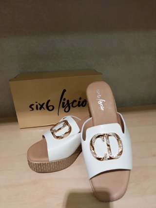 Sandali donna bianche con fibbia oro Tg 38