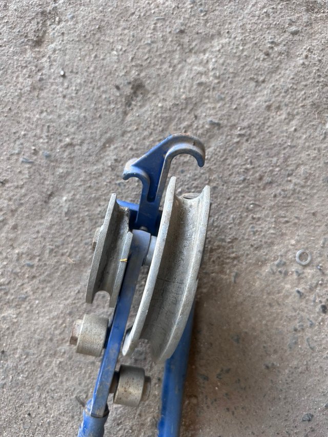 Curvadora de tubos manual