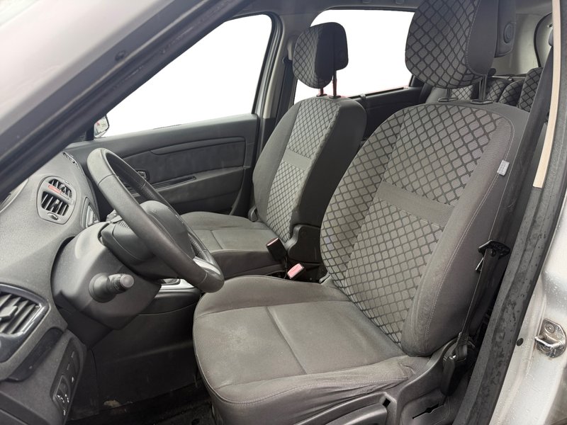 Renault Scénic 1.5 dCi Dynamique 2011, foto 19