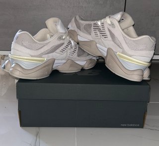 Zapatillas New Balance Beige y Gris