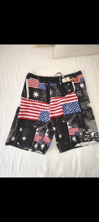 Bermudas estampadas con banderas