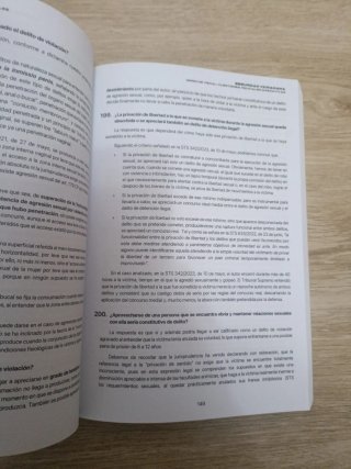 Libro sobre manual policial operativo