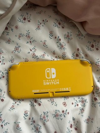 Nintendo Switch Lite Amarillo