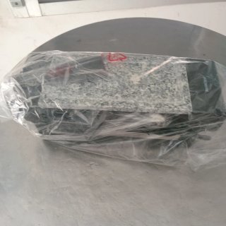 Plancha de piedra con accesorios