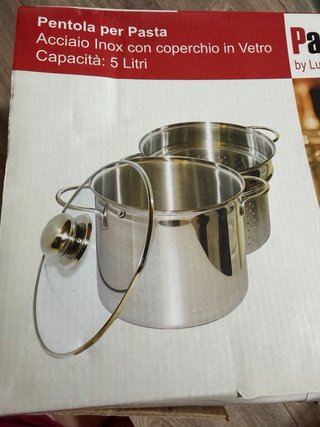 Set pentola con scolapasta e coperchio
