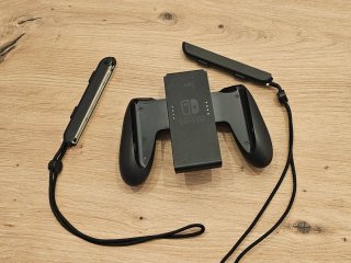 Pacchetto Nintendo Switch OLED Nero/Rosso