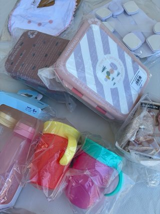 Lote bebé: Biberones MAM, tazas, esponjas