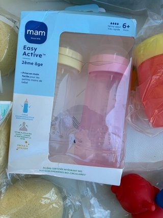 Lote bebé: Biberones MAM, tazas, esponjas