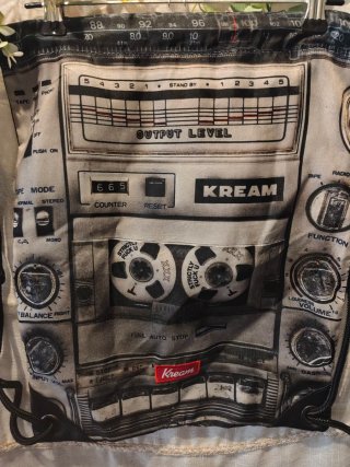 Bolsa de cordón Kream boombox cassette retro negra